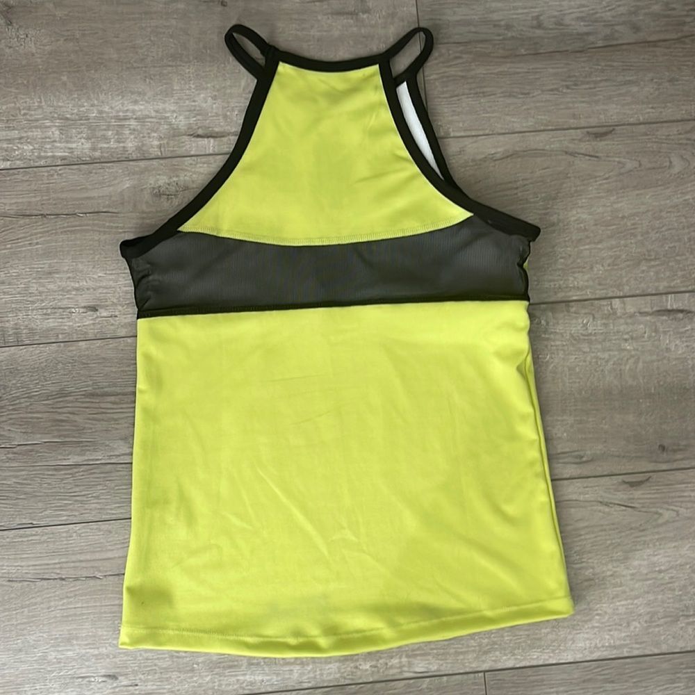Max studio neon yellow and black active top